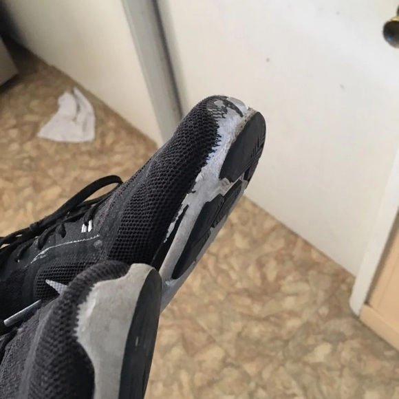 Black nike running shoes - Picture 4 of 4